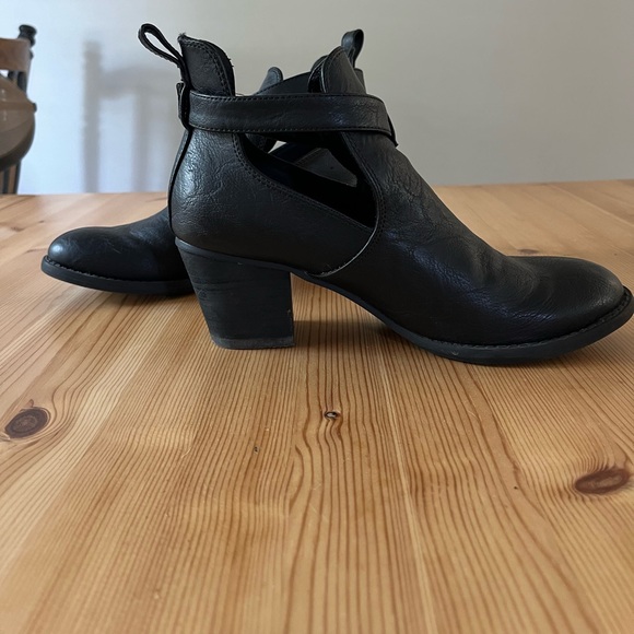 American eagle outfitters heeled booties - Picture 3 of 4